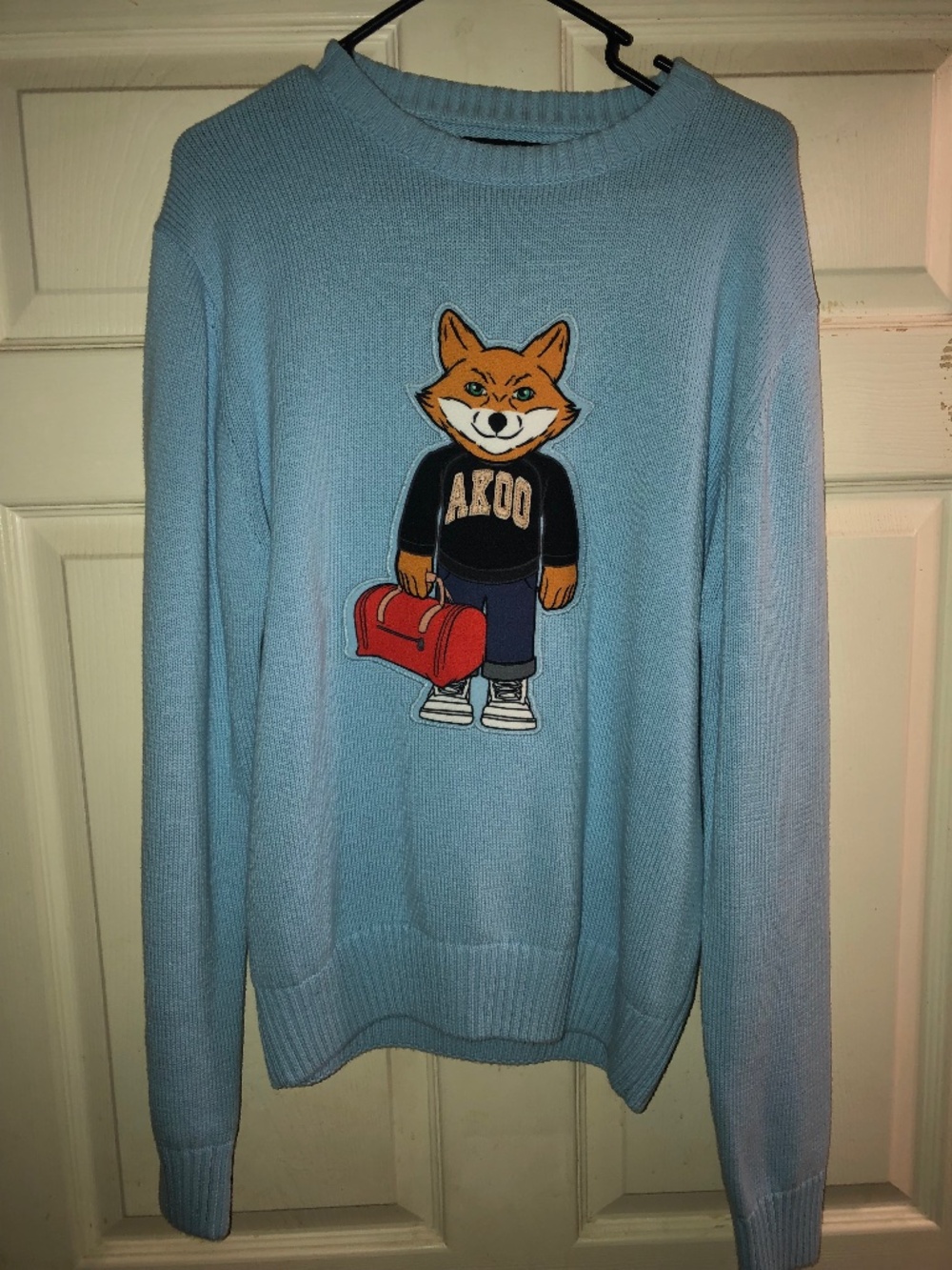 6 AKOO SWEATER LIKE NEW L BUNDLE DEAL !!!